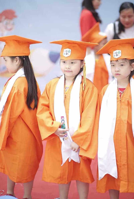 ÁO TỐT NGHIỆP TIỂU HỌC