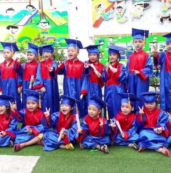 ÁO TỐT NGHIỆP TIỂU HỌC TẠI BÌNH DƯƠNG